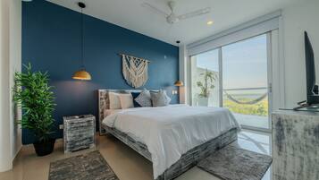 Departamento Deluxe | Caja de seguridad en la habitación y tabla de planchar con plancha