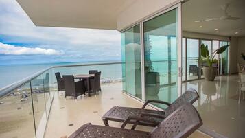 Departamento panorámico | Restaurante al aire libre