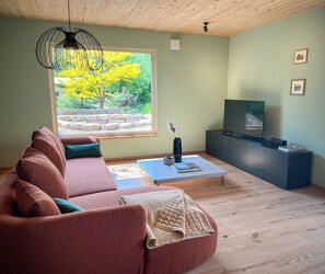 Smart TV, books, stereo - Magnolie design retreat: private sauna, panoramic windows & natural idyll (Hofheim in Unterfranken)
