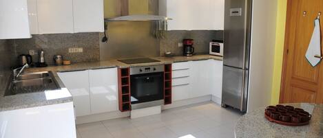 Comfort Townhome, Mountain View | Private kitchen