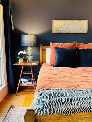 2 habitaciones, tabla de planchar con plancha, wifi y ropa de cama