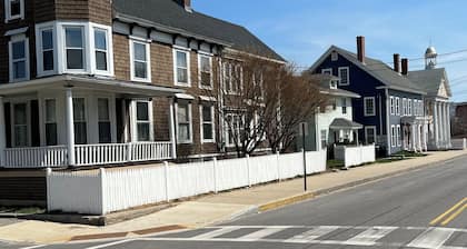 Historic 2-bedroom apartment with WiFi, AC in Downtown Biddeford
