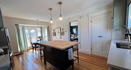 Historic 2-bedroom apartment with WiFi, AC in Downtown Biddeford