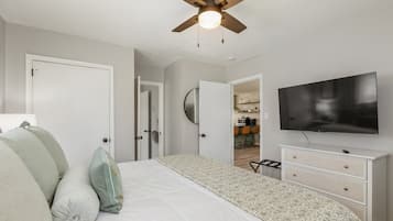 2 bedrooms, desk, iron/ironing board, WiFi