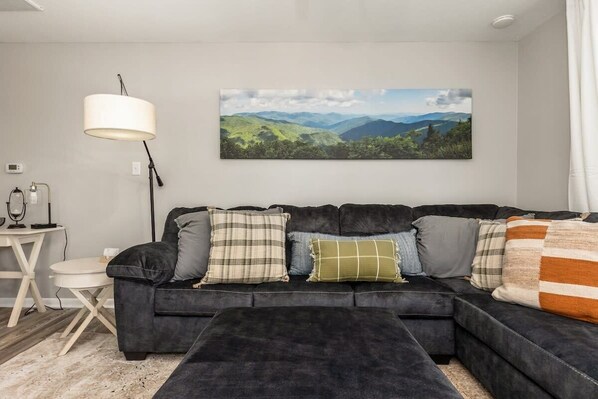 Unclassified image, 1 of 34, button - *Walkable Weaverville|15mn to avl (Weaverville)