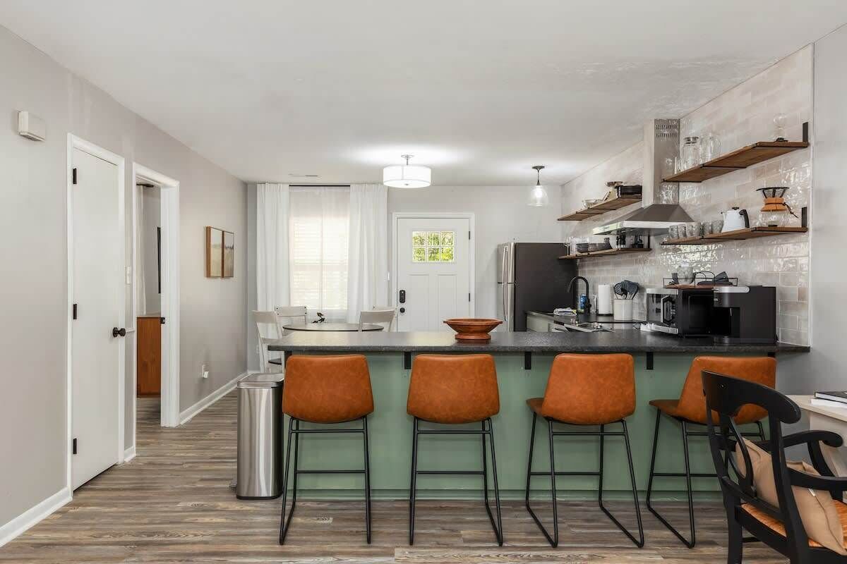 Geladeira, micro-ondas, fogão, cooktop