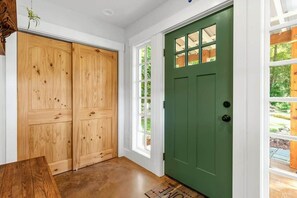 المنشأة من الداخل