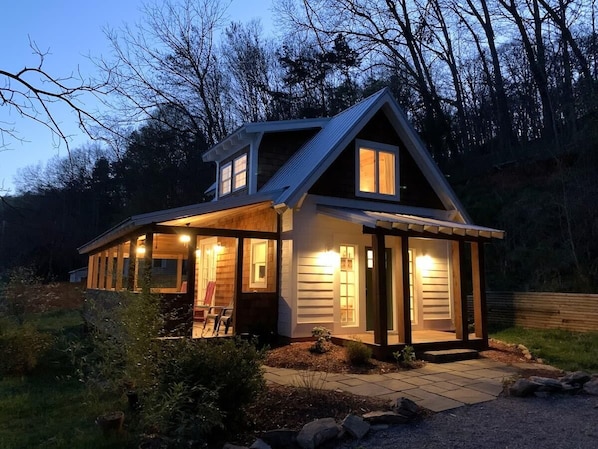 المنشأة من الخارج