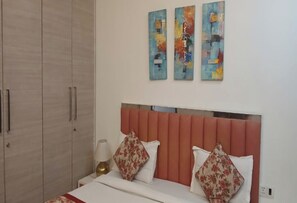 1 habitación, tabla de planchar con plancha, wifi y ropa de cama 