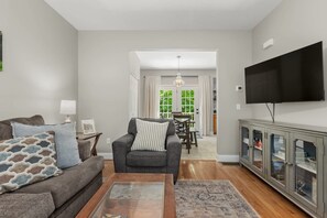 Fernseher, DVD-Player, Arbeitsbereiche