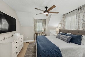 3 Schlafzimmer, Schreibtisch, Bügeleisen/Bügelbrett, Reisekinderbett