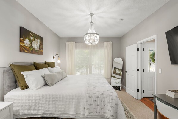 3 bedrooms, desk, iron/ironing board, travel crib