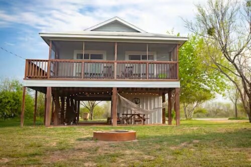 Llano River House - Waterfront with a View