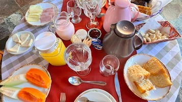 Free daily continental breakfast
