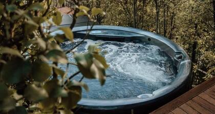 Luxe Stays - Sleeps 7 - Jacuzzi