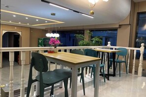 Outdoor dining - Huaxinyuan Hotel (Yiyang)
