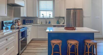 Spacious Pet Friendly 5-bedroom house, steps from the beac