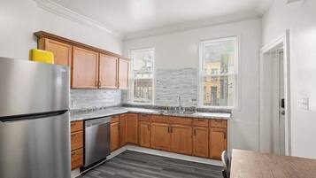 Fridge, microwave, oven, stovetop