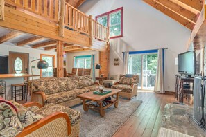 تلفزيون، مدفأة، مكتب