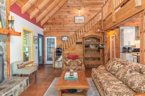 تلفزيون، مدفأة، مكتب