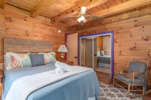 4 bedrooms, desk, WiFi, bed sheets