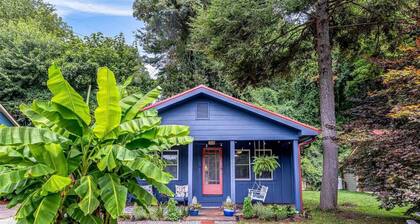 Cheerful Cottage Retreat + Quick Downtown Access