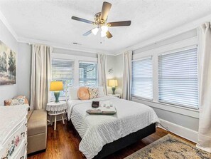 1 chambre, bureau, fer et planche à repasser, Wi-Fi