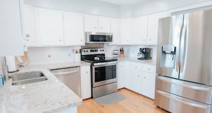 Pool - Walk to beach - 3 bed 3 bath - Game room