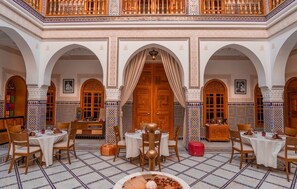 تناول الطعام