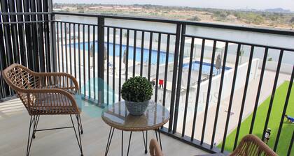 Bloomfields 1BR Canal View in Water Edge