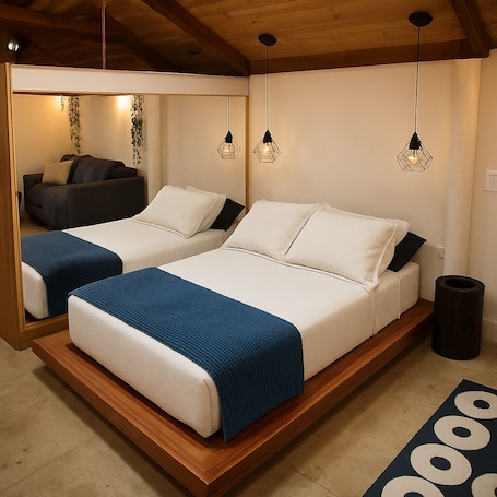 1 bedroom, WiFi, bed sheets. Orchid Chalet with Jacuzzi, swimming pool, fireplace, bonfire, private backyard
