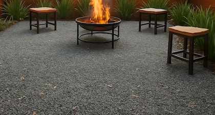 Orchid Chalet with Jacuzzi, swimming pool, fireplace, bonfire, private backyard
