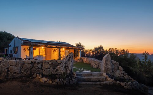 Montelisciu luxury cottage, with breathtaking views