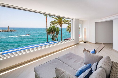 SPECTACULAR PUERTO BANUS  MODERN 5 BED APARTMENT