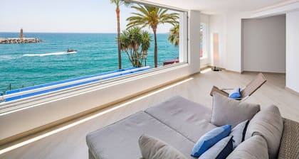 SPECTACULAR PUERTO BANUS MODERN 5 BED APARTMENT