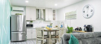 Cozy & Stylish Apartment for 4 just 5 Minutes from Downtown