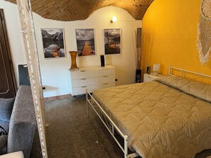 1 sovrum, skrivbord, gratis wi-fi och sängkläder