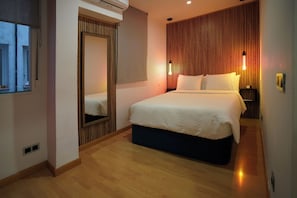 1 chambre, bureau, fer et planche à repasser, Wi-Fi