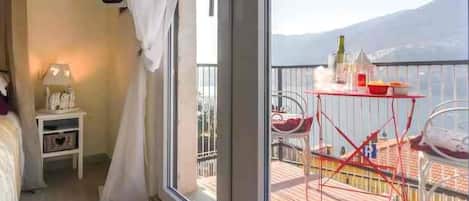 1 chambre, coffre-fort, fer et planche Ă repasser