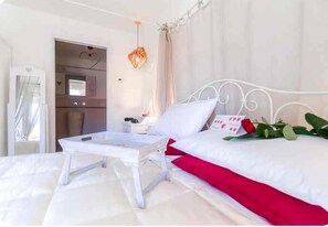 1 bedroom, in-room safe, iron/ironing board, free WiFi