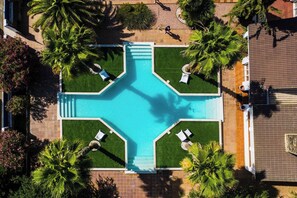 Vil·la, diversos dormitoris, fumadors, piscina privada | Piscina | Piscina a l'aire lliure 