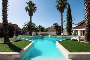 Villa, meerdere slaapkamers, roken, privézwembad | Zwembad | Een buitenzwembad
