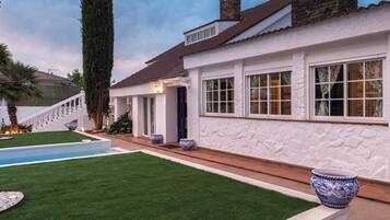 Villa, meerdere slaapkamers, roken, privézwembad | Exterieur