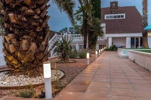 Villa, meerdere slaapkamers, roken, privézwembad | Terrein van de accommodatie