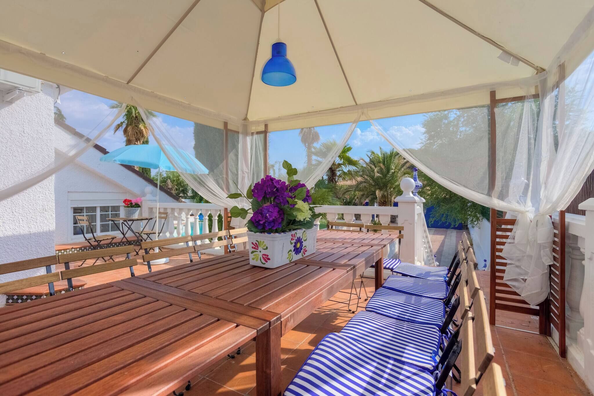 Villa, meerdere slaapkamers, roken, privézwembad | Buiten dineren