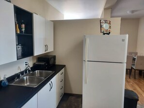 Fridge, microwave, oven, coffee/tea maker