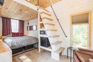 1 bedroom, WiFi, bed sheets - TinyHome | Watercrafts+FirePit+BBQ (Wasaga Beach)