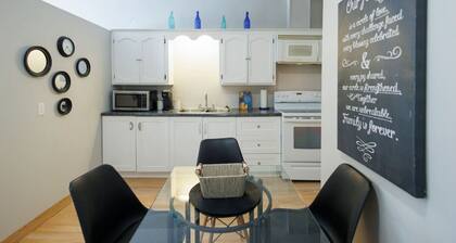 Cozy, Pet Friendly, 2 Bedroom