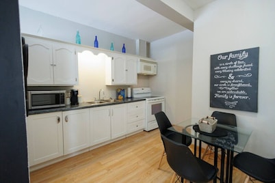 Cozy, Pet Friendly, 2 Bedroom