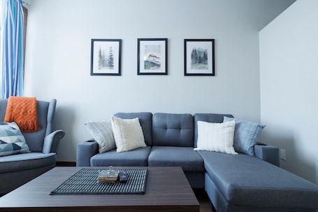 TV. Cozy, Pet Friendly, 2 Bedroom